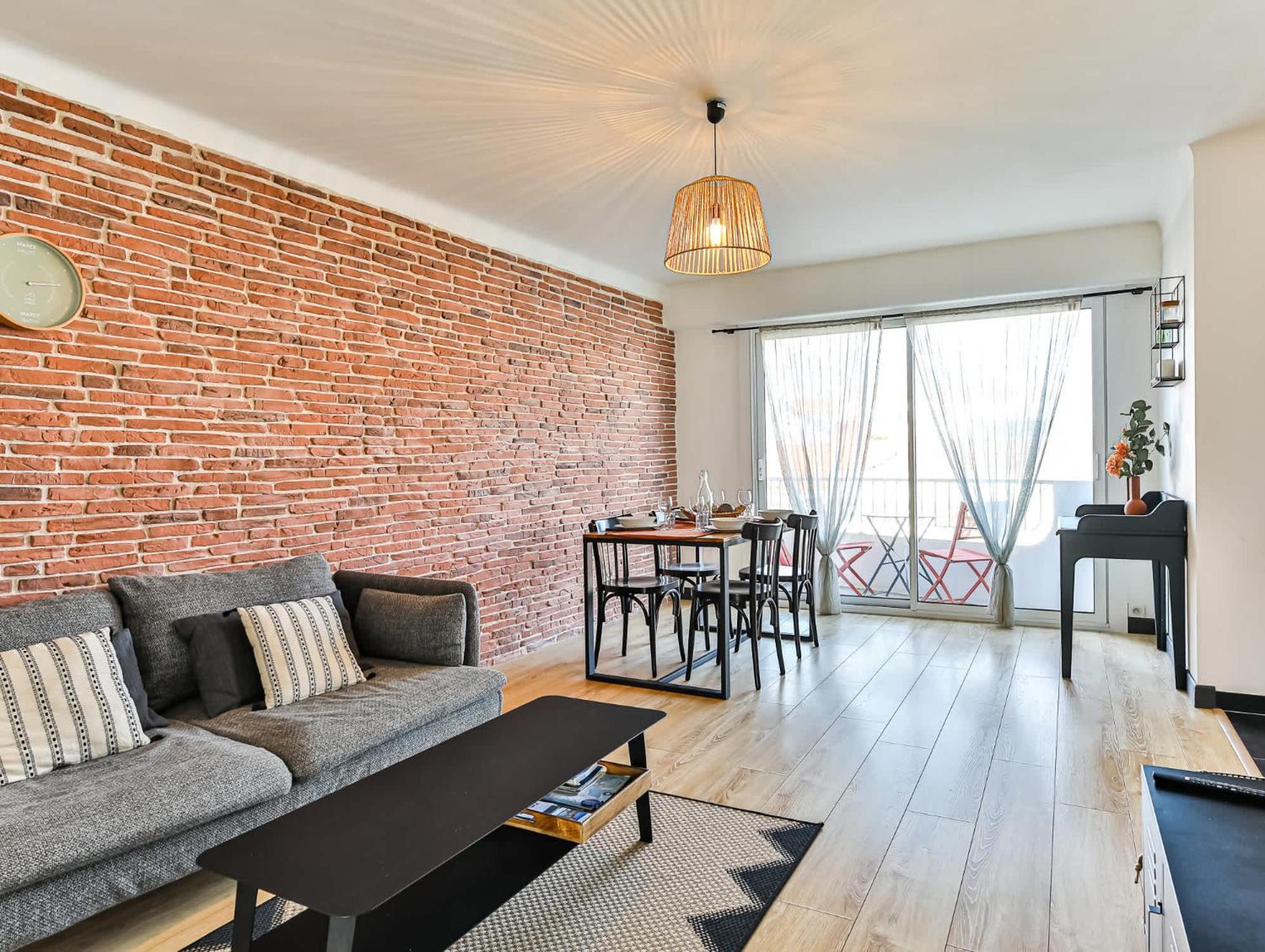 Appartement Cocooning Proche Centre Ville Et Gare 莱萨布勒-多洛讷 外观 照片