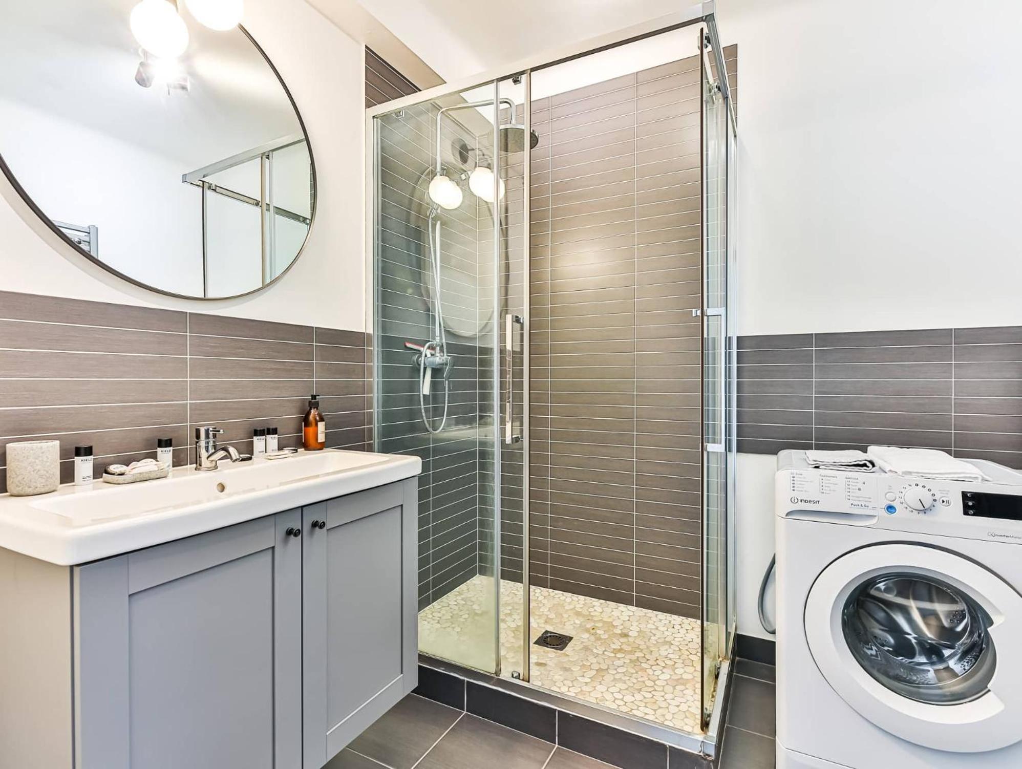 Appartement Cocooning Proche Centre Ville Et Gare 莱萨布勒-多洛讷 外观 照片