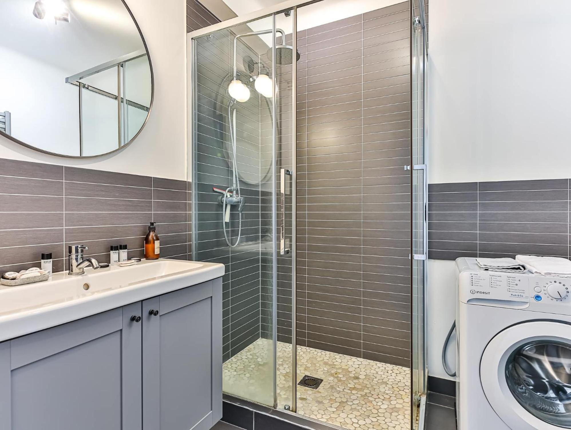 Appartement Cocooning Proche Centre Ville Et Gare 莱萨布勒-多洛讷 外观 照片